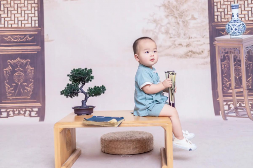 桂林女宝宝换尿布 桂林女宝宝换尿布