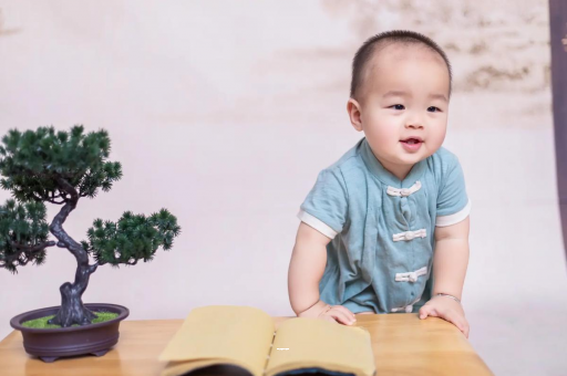 桂林宝宝爱吐奶是什么原因